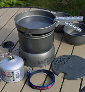 how to light a camping stove
